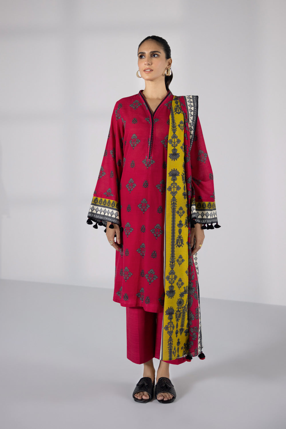 Original Sapphire Unstitched 3PC Lawn Suit – Premium Summer Collection 2025