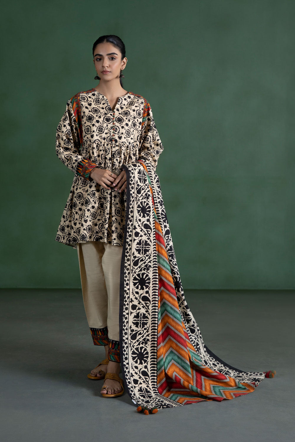 Original Sapphire Unstitched 3PC Lawn Suit – Premium Summer Collection 2025