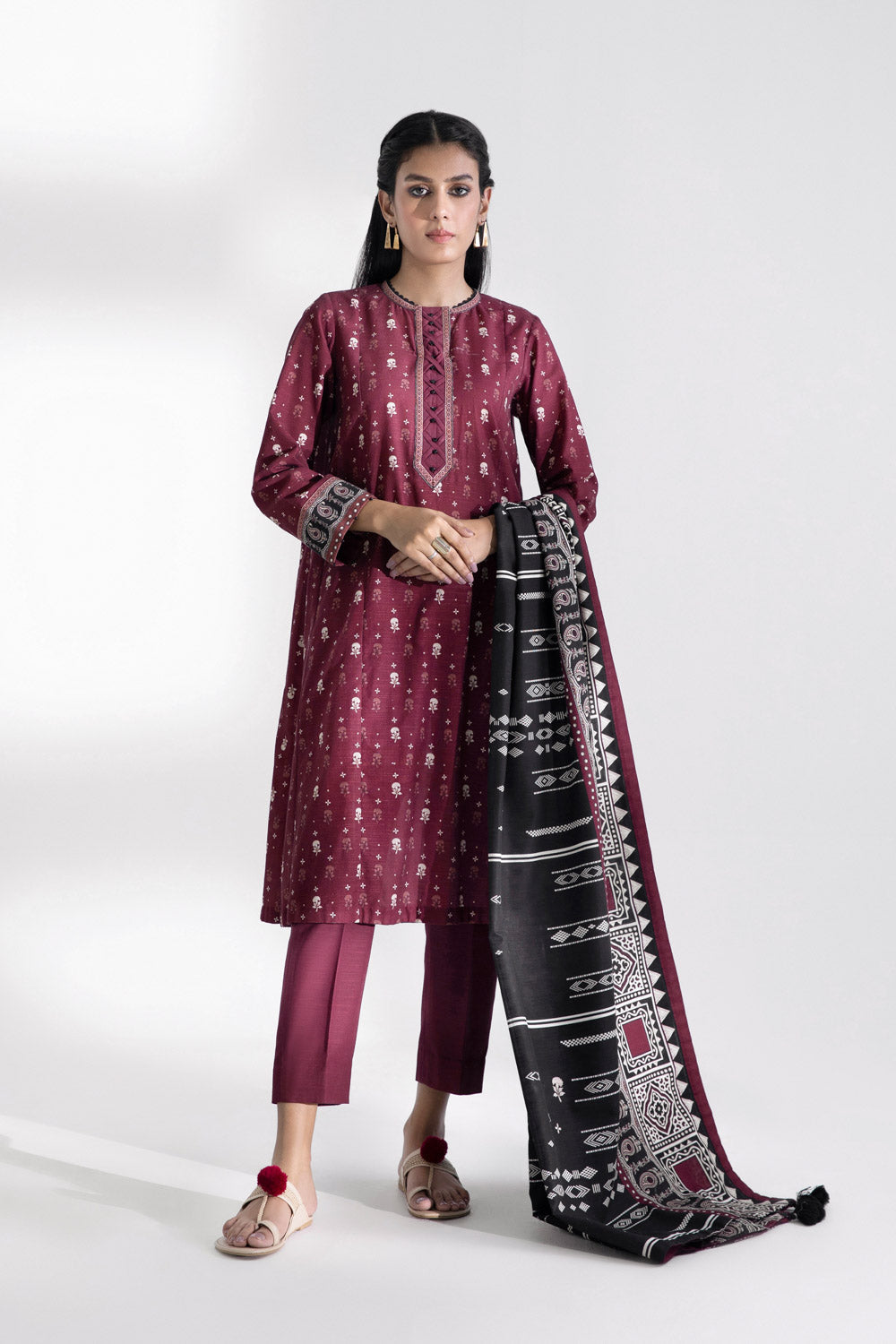 Original Sapphire Unstitched 3PC Lawn Suit – Premium Summer Collection 2025