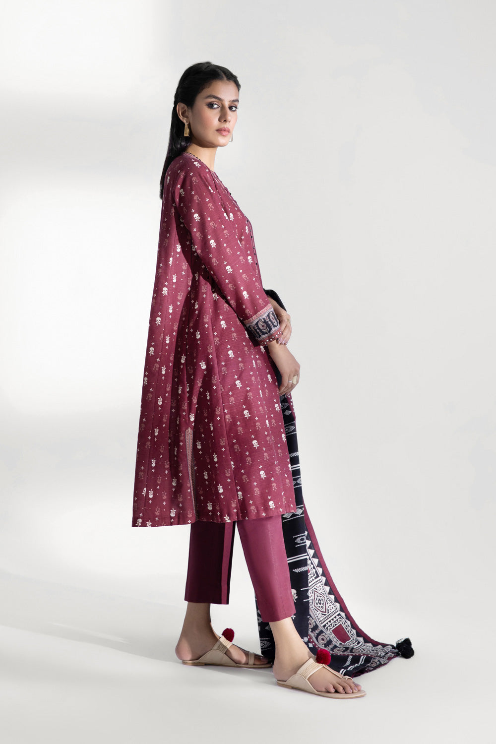 Original Sapphire Unstitched 3PC Lawn Suit – Premium Summer Collection 2025
