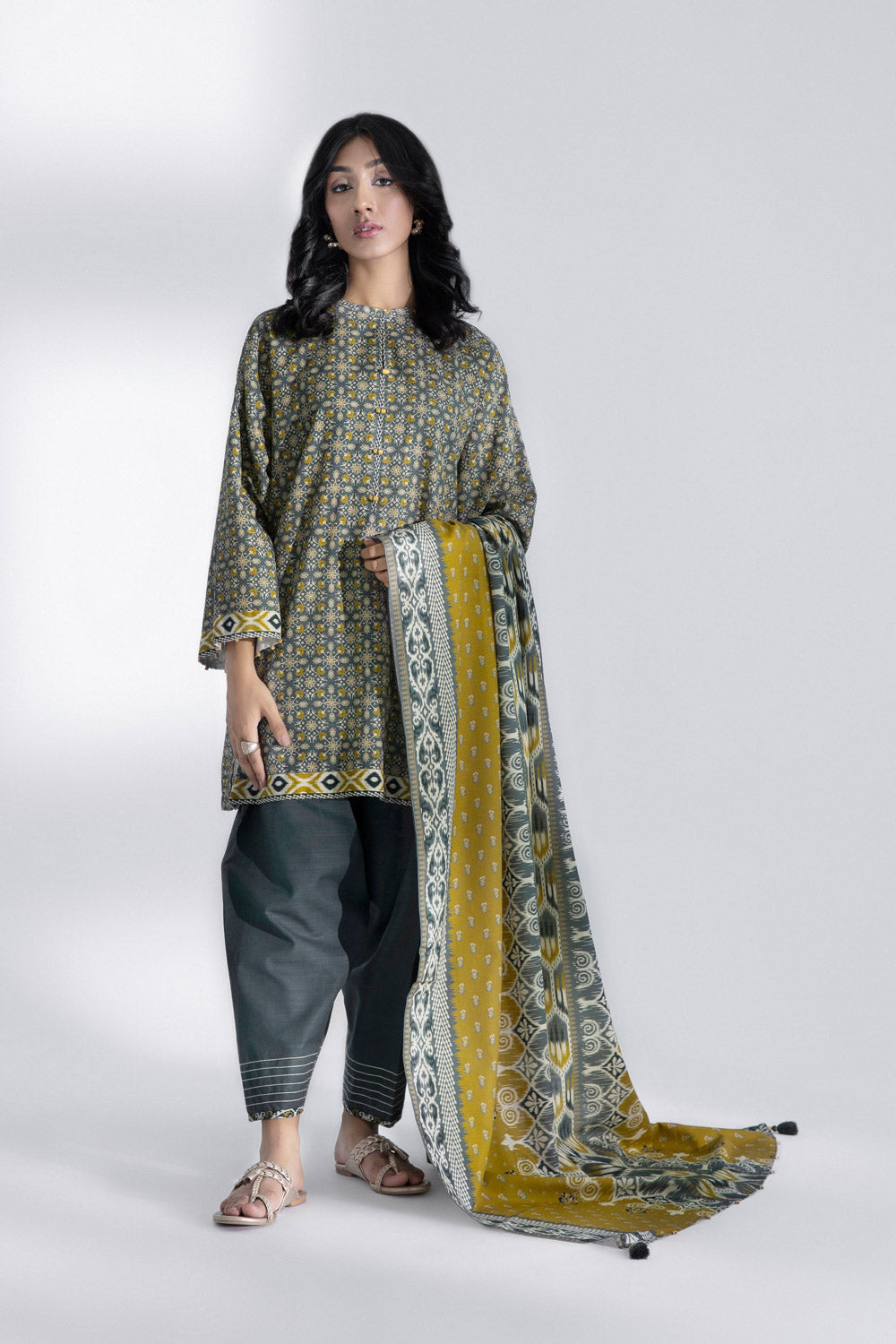 Original Sapphire Unstitched 3PC Lawn Suit – Premium Summer Collection 2025