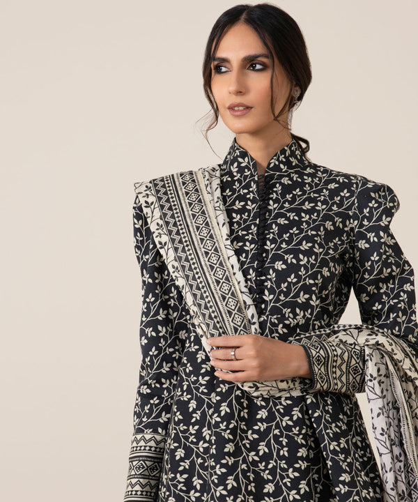 Original Sapphire Unstitched 3PC Lawn Suit – Premium Summer Collection 2025