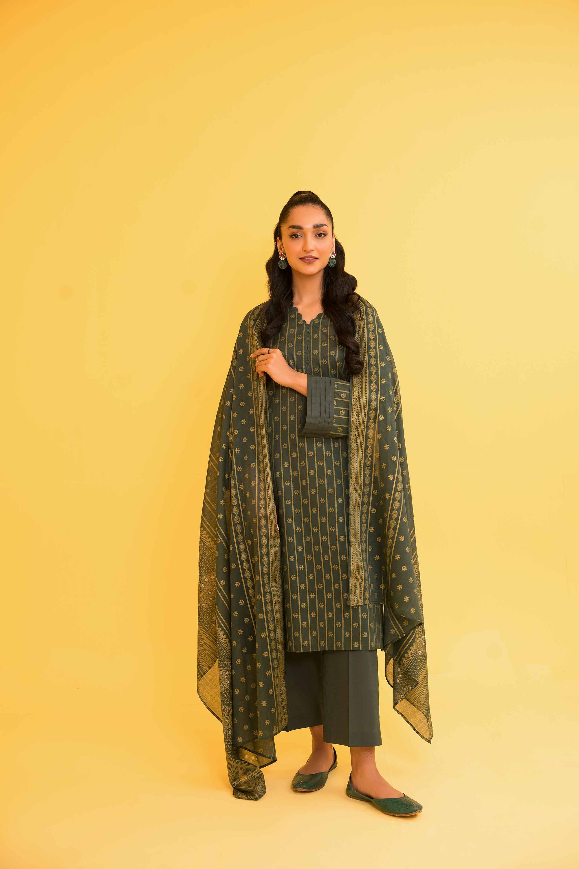 🌸 Original NISHAT 3pc Lawn Suit – Elegant Summer Style 🌸