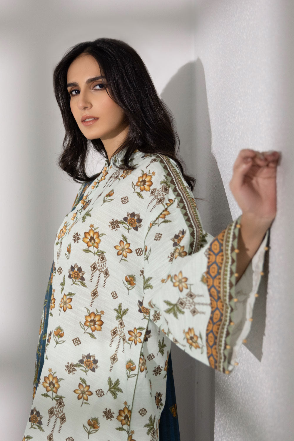 Original Sapphire Unstitched 3PC Lawn Suit – Premium Summer Collection 2025